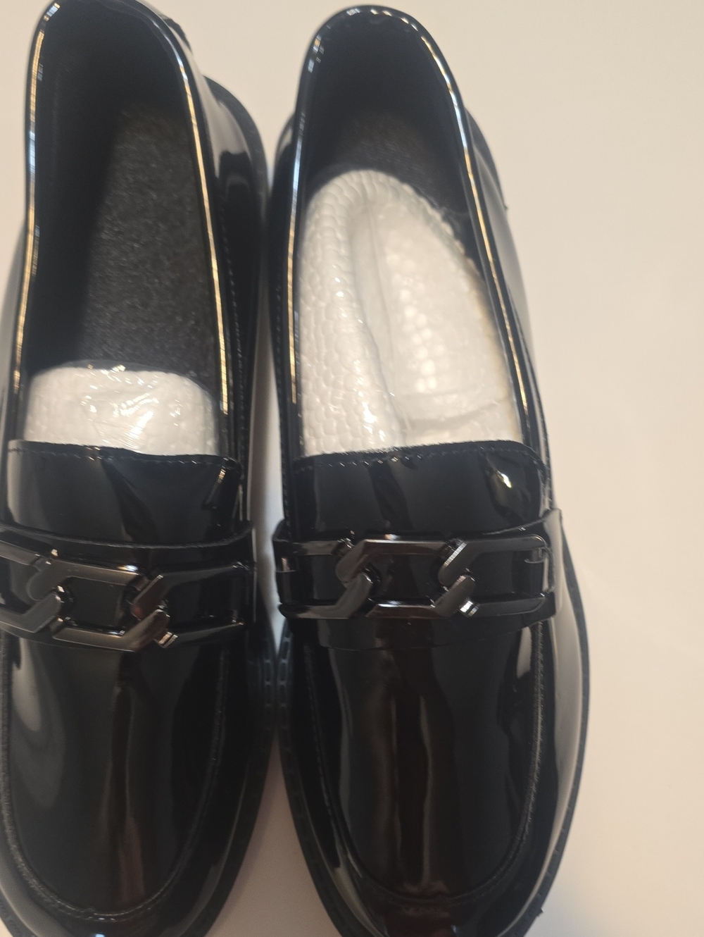 SHEIN Glossy Black Patent Loafers with Chain Trim. (26)